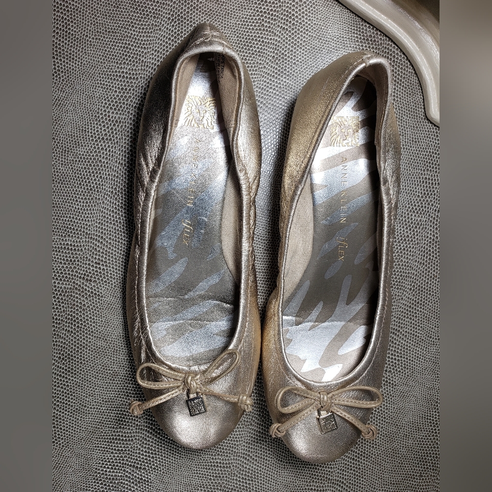 Gold leather flats size 6M Anne Klein - Picture 11 of 16